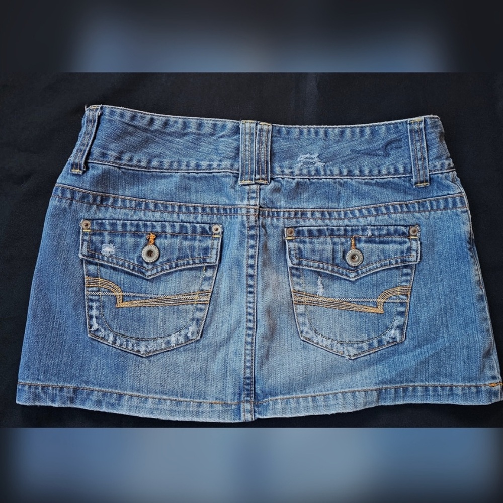American Eagle Blue Jean mini Women’s  Ladies skirt Size 8 Distressed